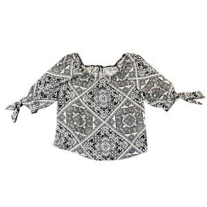 Unique Spectrum Women’s XL Geometric Patterned Blouse